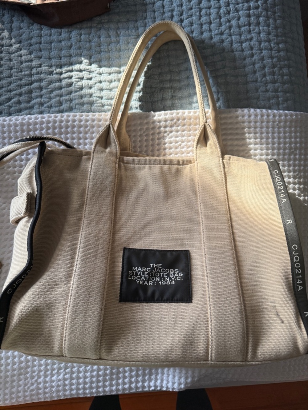 Marc Jacobs Beige Canvas 'The Tote Bag' with Black Logo - Picture 7 of 13